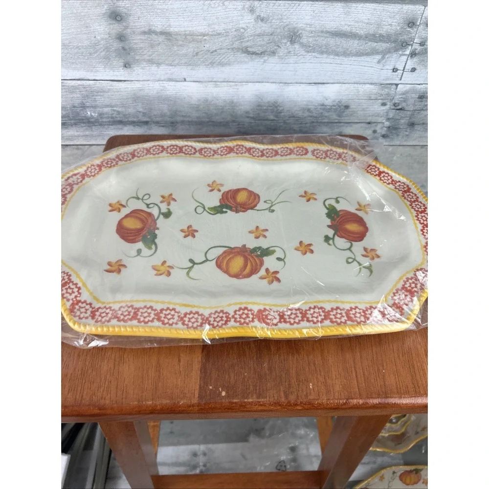 Temp-tations By Tara Pumpkin Patch 7 Piece Set With Lids 3 Platters 4 Bowls